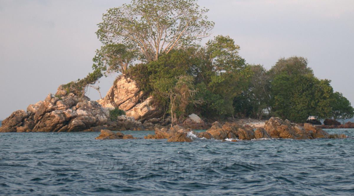 belitung destination Pulau Mentikus